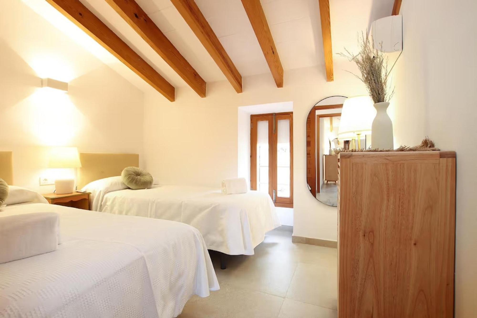 Rustic House Recently Renovated With Views To The Mountains By Renthousing Villa *