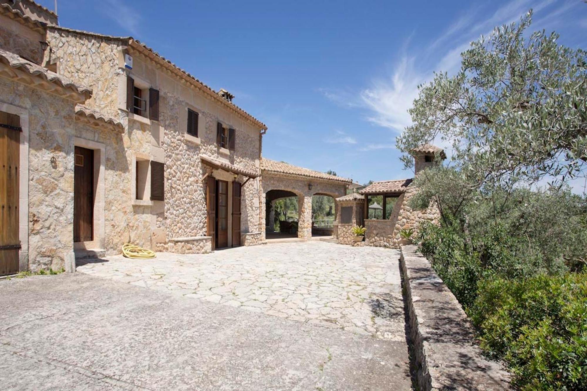 Rustic House Recently Renovated With Views To The Mountains By Renthousing