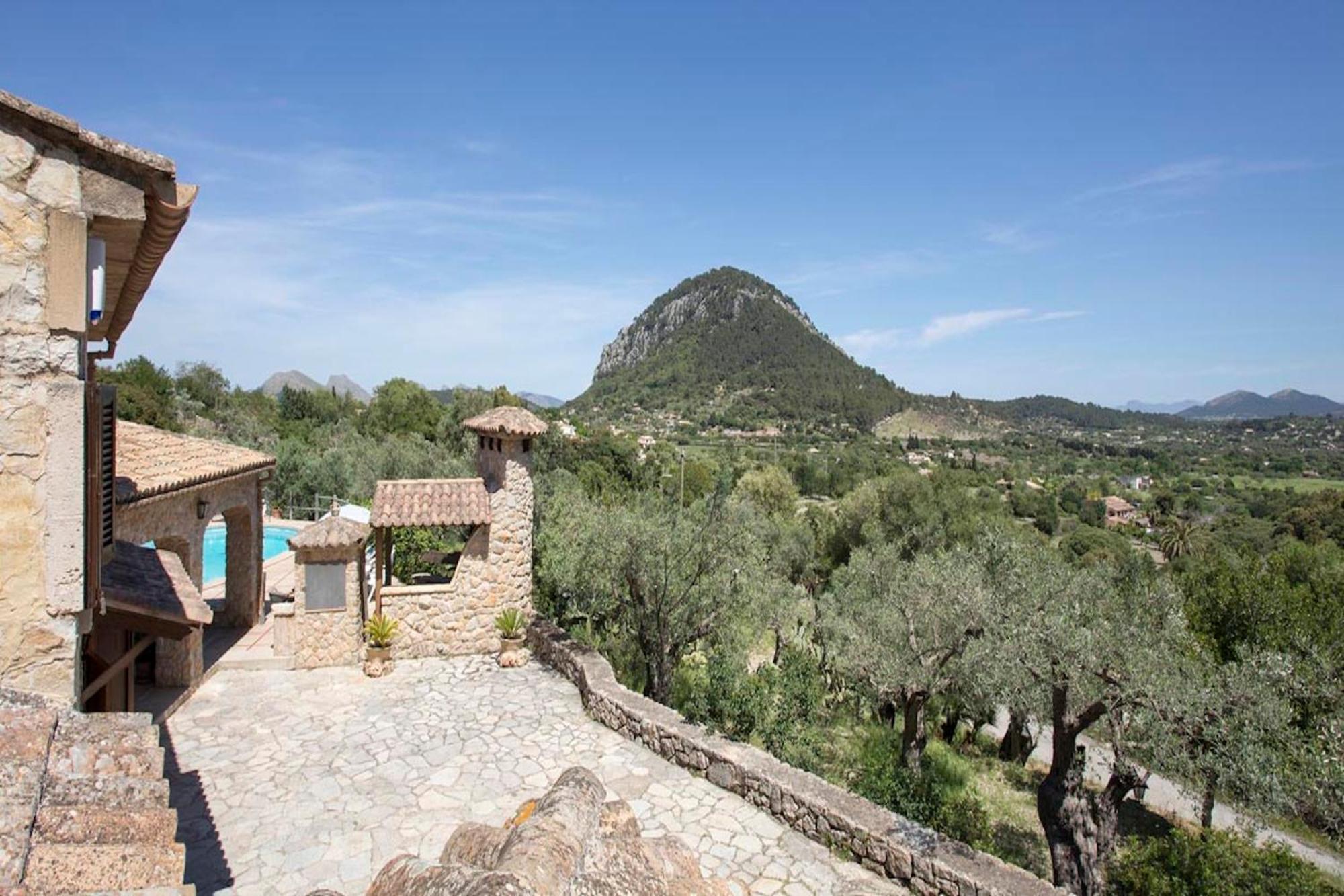 Rustic House Recently Renovated With Views To The Mountains By Renthousing Villa