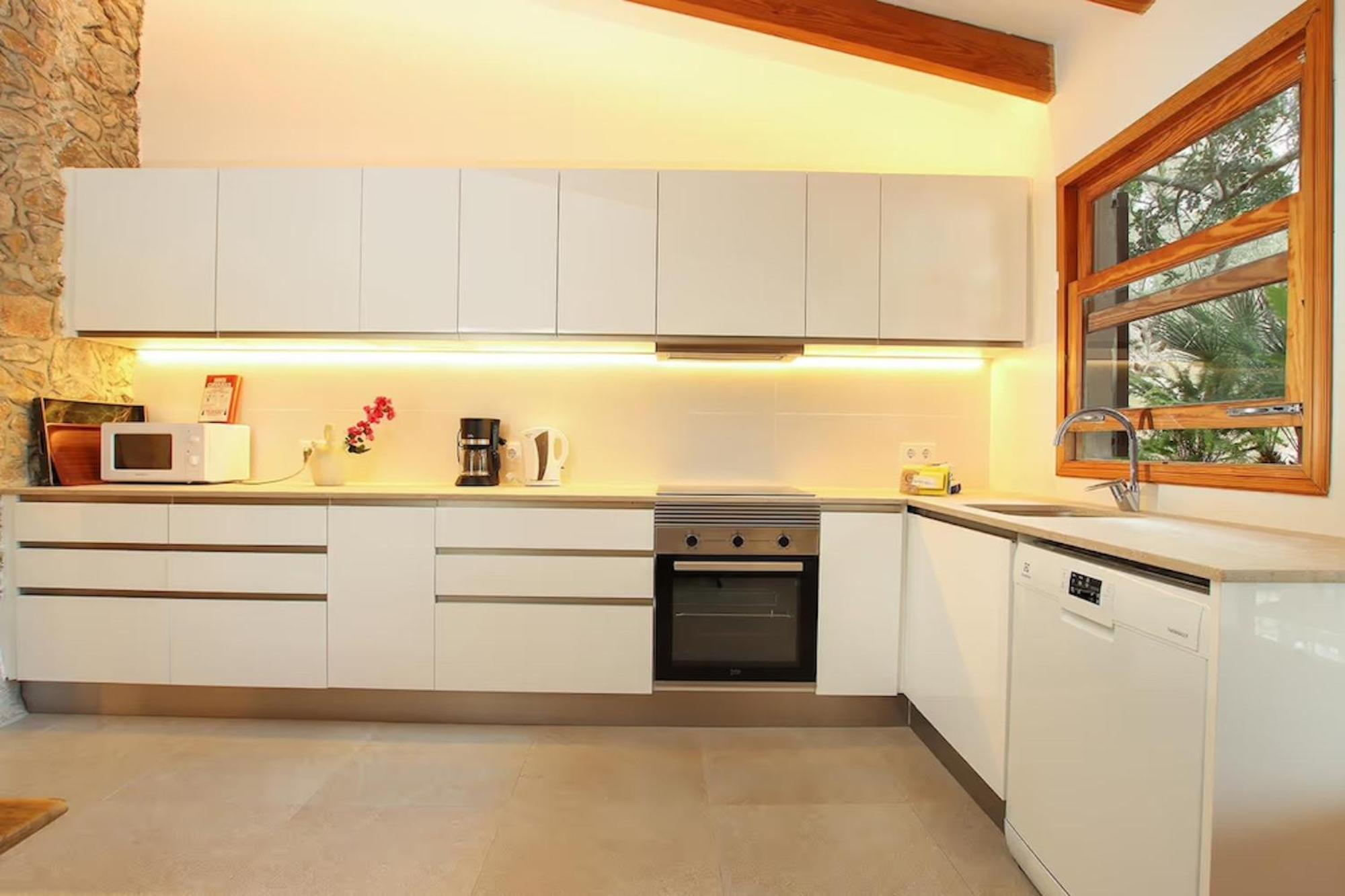 Rustic House Recently Renovated With Views To The Mountains By Renthousing Villa *