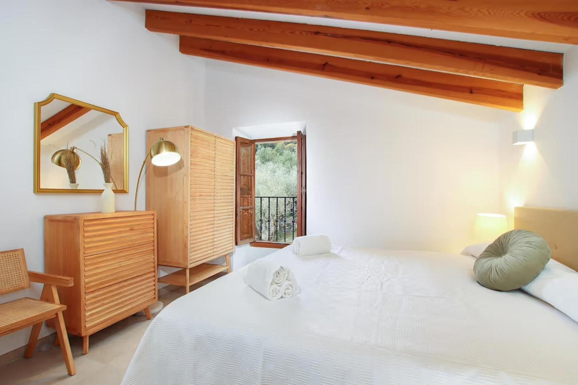 Rustic House Recently Renovated With Views To The Mountains By Renthousing Villa *