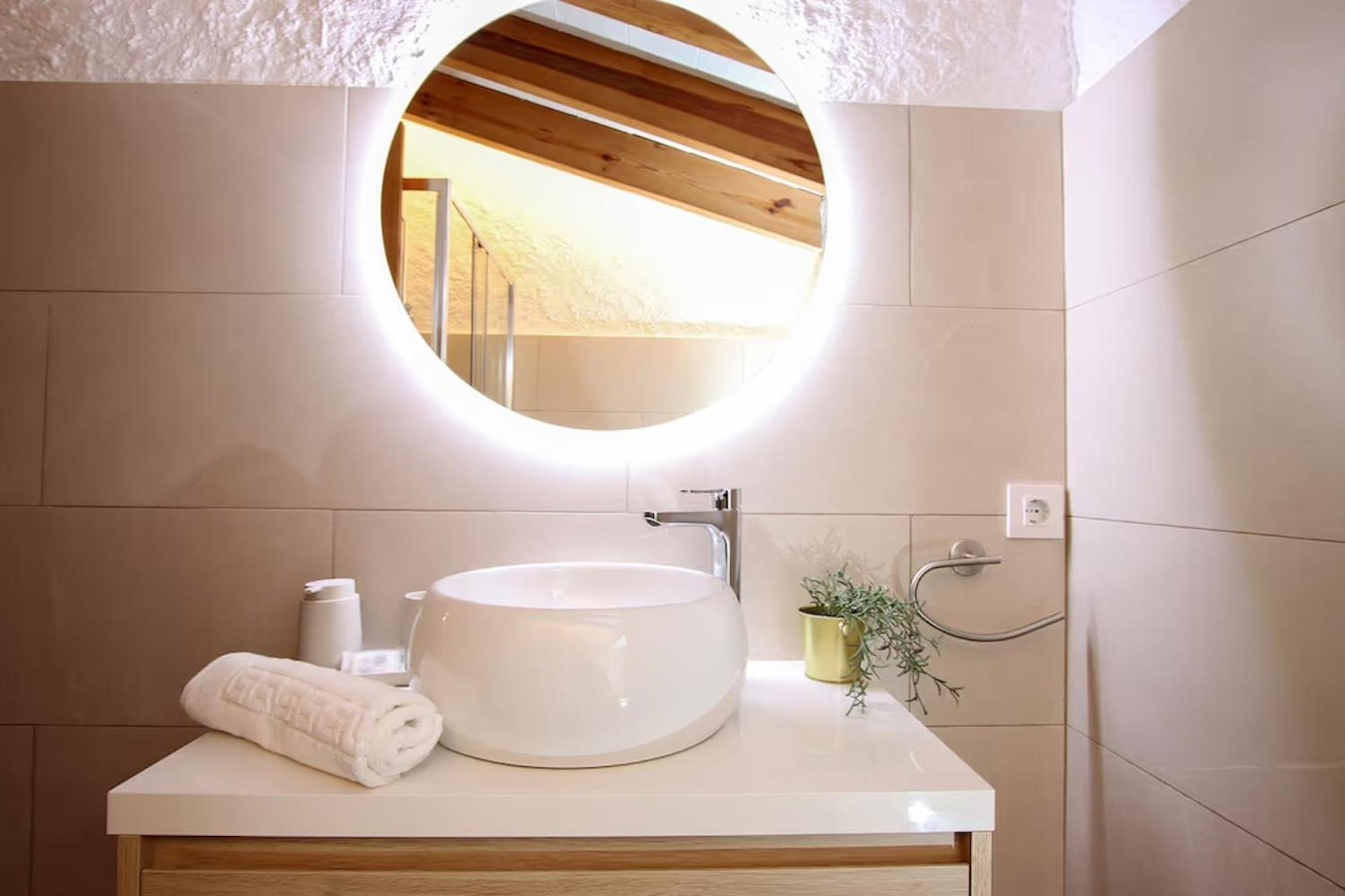 Rustic House Recently Renovated With Views To The Mountains By Renthousing Villa