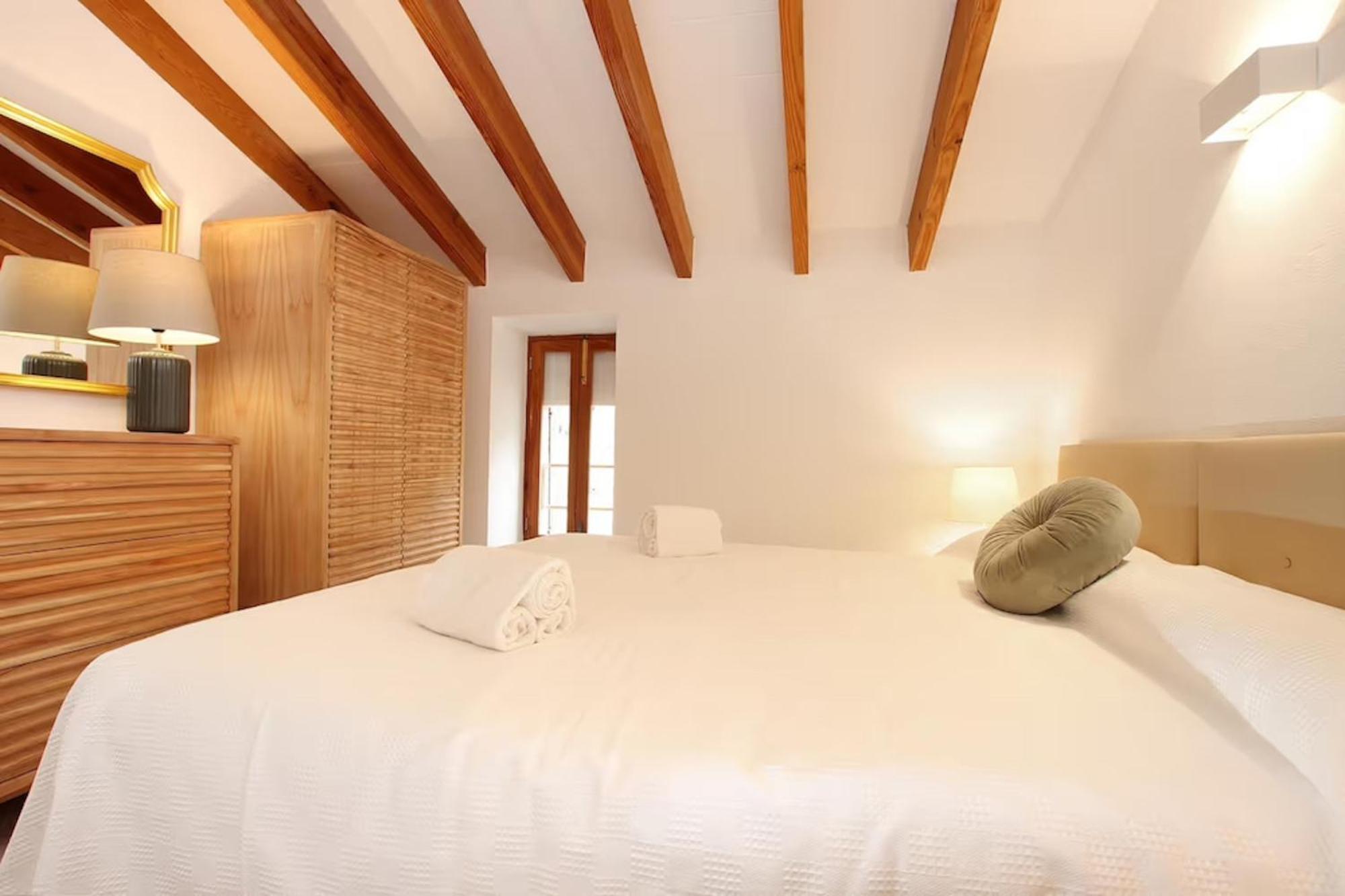 Rustic House Recently Renovated With Views To The Mountains By Renthousing *