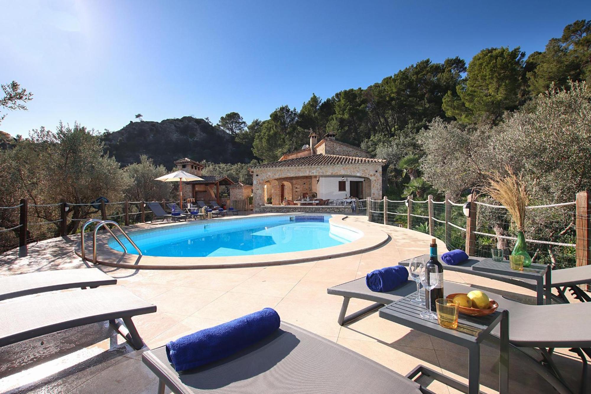 Rustic House Recently Renovated With Views To The Mountains By Renthousing Villa