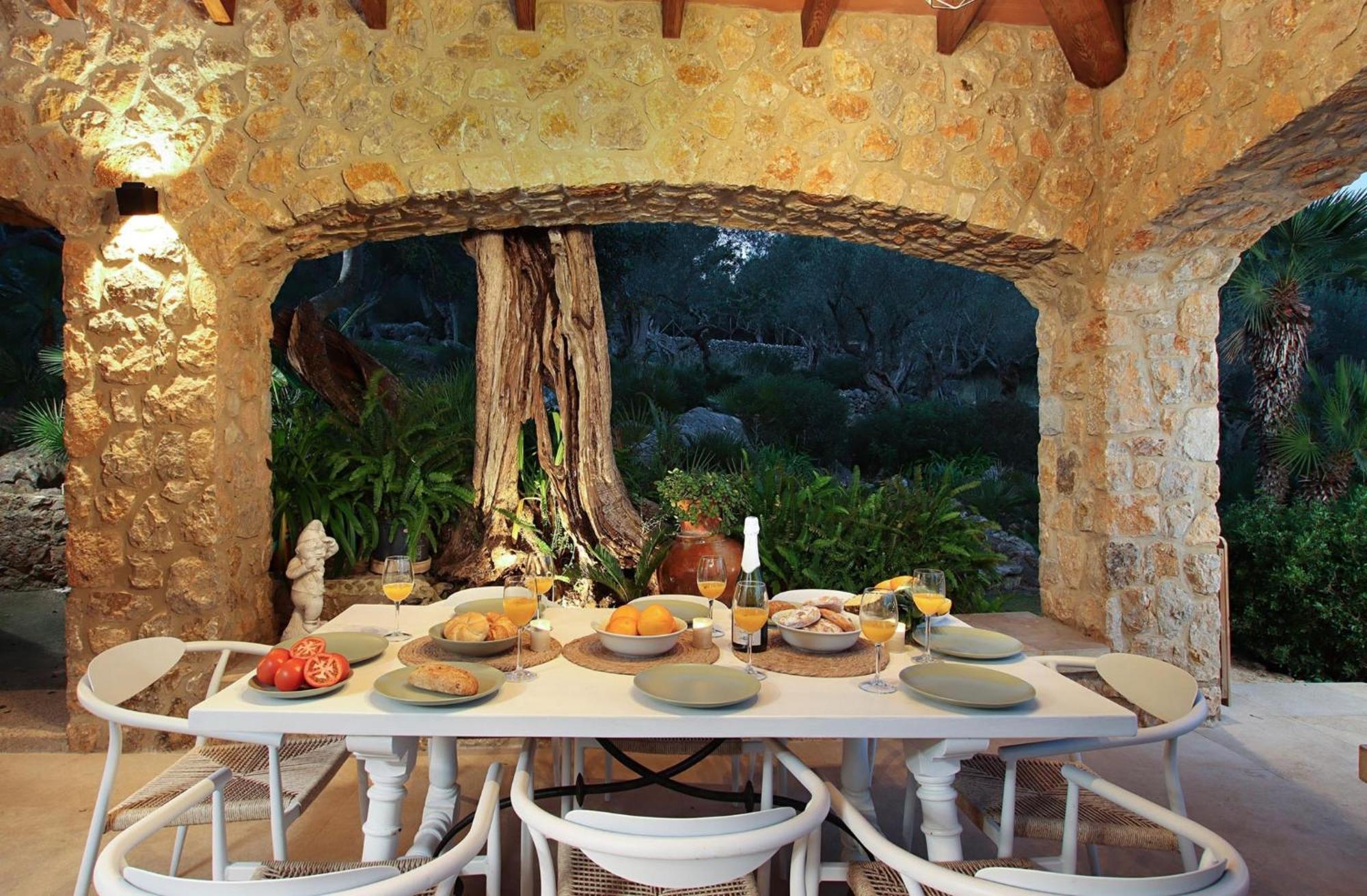 Villa Rustic House Recently Renovated With Views To The Mountains By Renthousing *