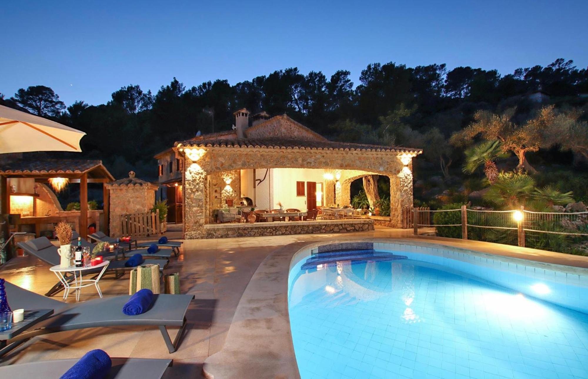 Rustic House Recently Renovated With Views To The Mountains By Renthousing *