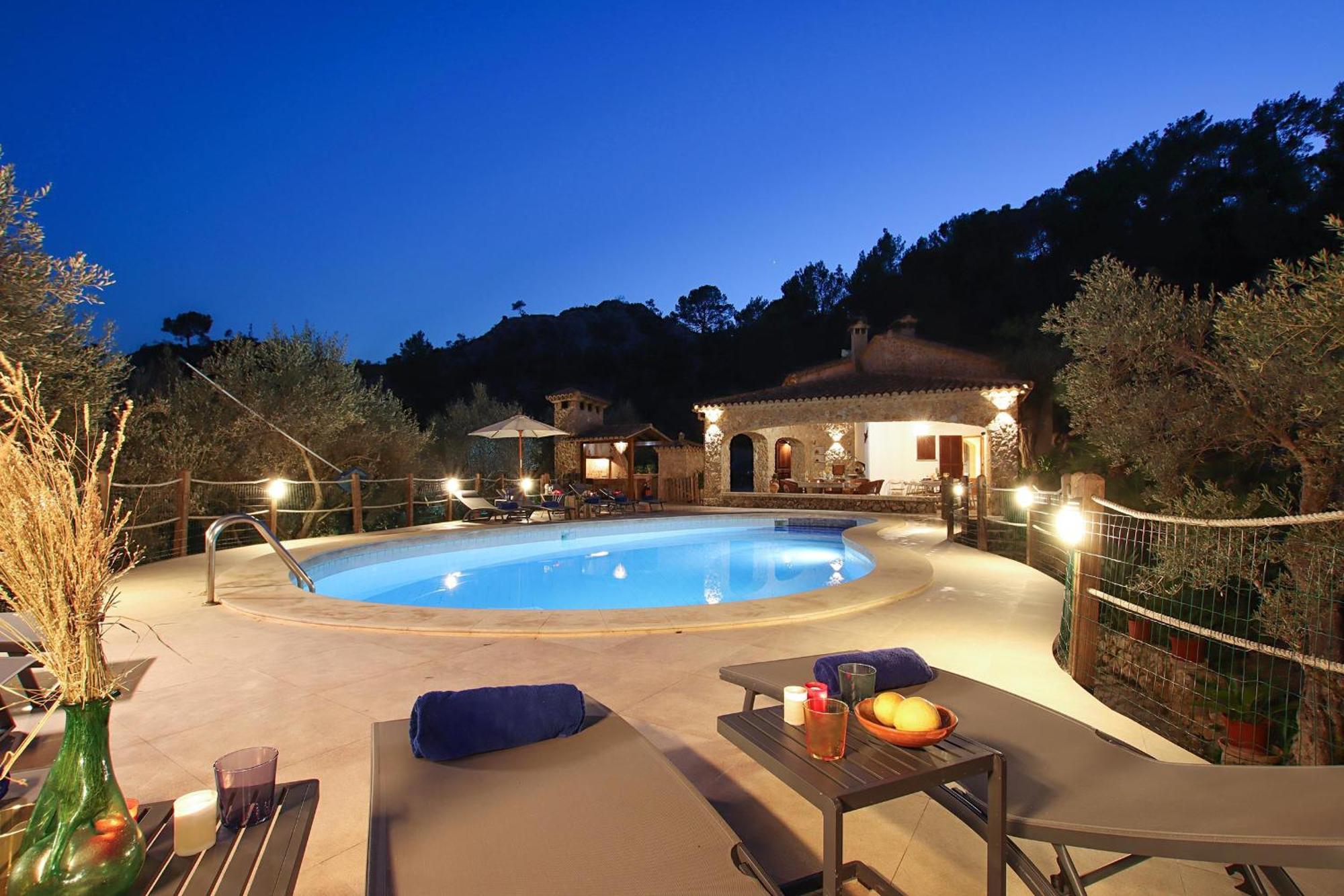 Rustic House Recently Renovated With Views To The Mountains By Renthousing