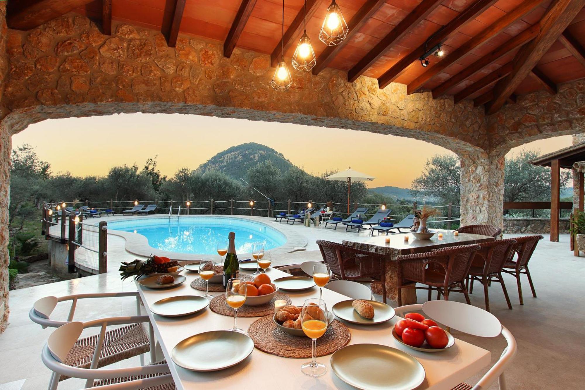 Rustic House Recently Renovated With Views To The Mountains By Renthousing